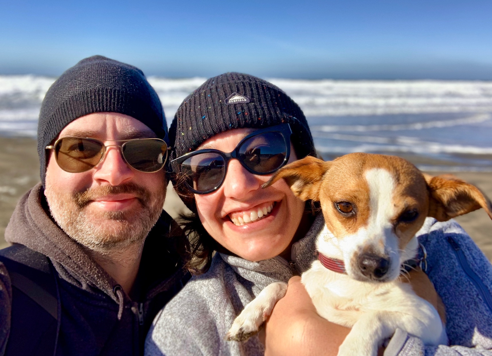  My favorite Christmas Day tradition: the beach selfie 🎄🏖🐶